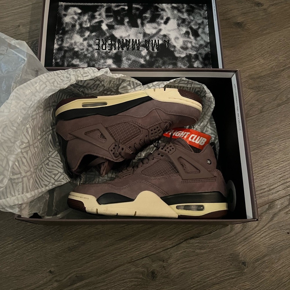 Men's size 4 (women's 5.5) Aj 4 'A MA MANIÉRE' like new with box